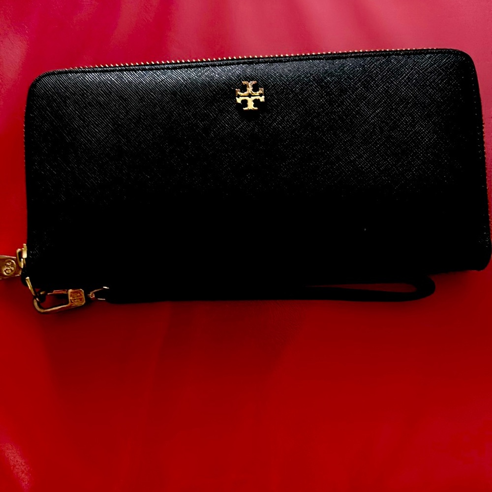 Tory Burch multiple card slot wallet.